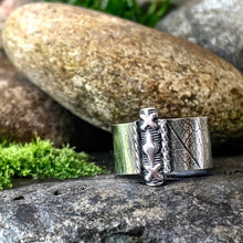 Load image into Gallery viewer, Sterling silver kisses ring. UK size Q.