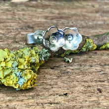 Load image into Gallery viewer, Silver dainty flower stud earrings