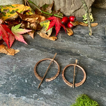 Load image into Gallery viewer, Copper and bronze penannular brooch