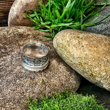 Load image into Gallery viewer, Sterling silver, spinner ring. UK size O