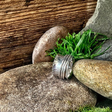 Load image into Gallery viewer, Unisex, sterling silver, heavy, triple, spinner ring. UK size V