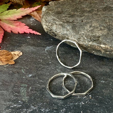Load image into Gallery viewer, Silver faceted, geometric, hammered ring