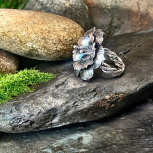 Load image into Gallery viewer, Sterling silver, flower statement ring. UK size P