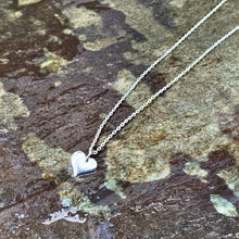 Load image into Gallery viewer, Dainty Silver heart necklace