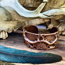 Load image into Gallery viewer, Heavy copper cuff bracelet