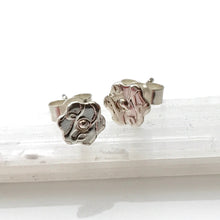 Load image into Gallery viewer, Sterling silver flower studs
