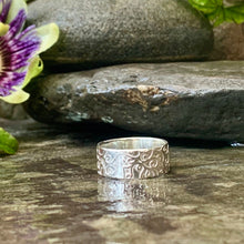 Load image into Gallery viewer, Organic vine textured, wide band ring