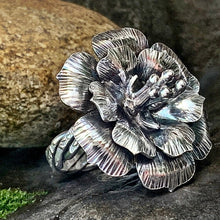 Load image into Gallery viewer, Sterling silver, flower statement ring. UK size P