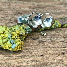 Load image into Gallery viewer, Silver dainty flower stud earrings