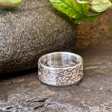 Load image into Gallery viewer, Organic vine textured, wide band ring