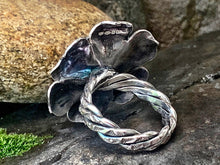 Load image into Gallery viewer, Sterling silver, flower statement ring. UK size P