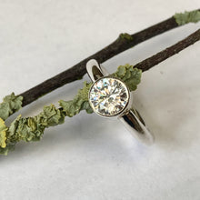 Load image into Gallery viewer, Sterling silver and sparkling zirconia ring - UK size L