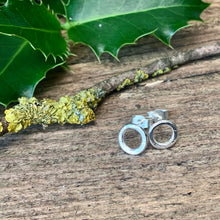 Load image into Gallery viewer, Silver circle stud earrings