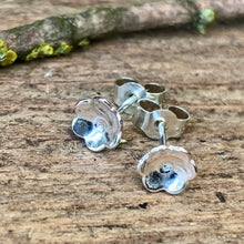 Load image into Gallery viewer, Silver dainty flower stud earrings