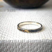 Load image into Gallery viewer, Solid sterling silver and gold ring. Size Q