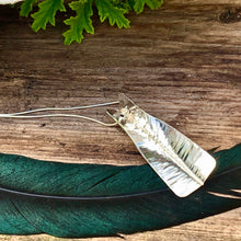 Load image into Gallery viewer, Hammered texture silver necklace