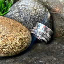 Load image into Gallery viewer, Sterling silver, textured, spinner ring. UK size S