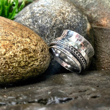 Load image into Gallery viewer, Sterling silver, textured, spinner ring. UK size S