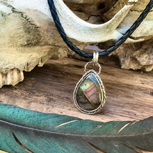Load image into Gallery viewer, Sterling silver and Labradorite pendant necklace.
