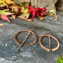 Load image into Gallery viewer, Copper and bronze penannular brooch
