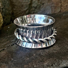 Load image into Gallery viewer, Sterling silver, spinner ring. UK size P
