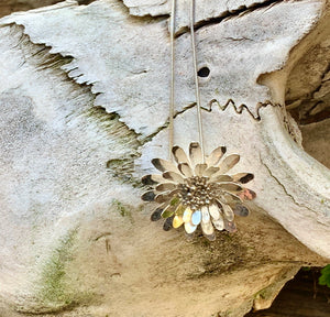 Daisy necklace. Sterling silver.