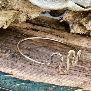 Sterling silver wave bangle. M/L