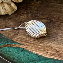 Load image into Gallery viewer, Silver &#39;Pod&#39; necklace
