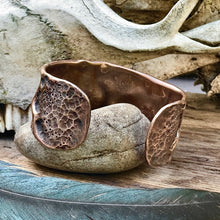 Load image into Gallery viewer, Heavy copper cuff bracelet
