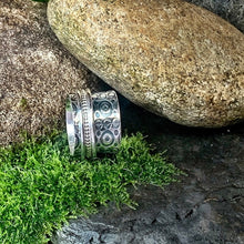Load image into Gallery viewer, Sterling silver, spinner ring. UK size O
