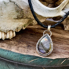 Load image into Gallery viewer, Sterling silver and Labradorite pendant necklace.
