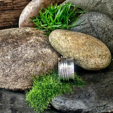 Load image into Gallery viewer, Unisex, sterling silver, heavy, triple, spinner ring. UK size V
