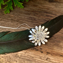 Load image into Gallery viewer, Daisy necklace. Sterling silver.
