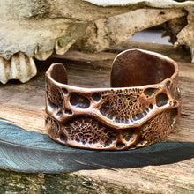 Load image into Gallery viewer, Heavy copper cuff bracelet
