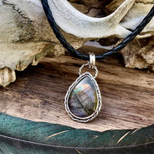 Load image into Gallery viewer, Sterling silver and Labradorite pendant necklace.
