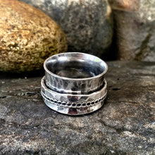 Load image into Gallery viewer, Sterling silver, textured, spinner ring. UK size S
