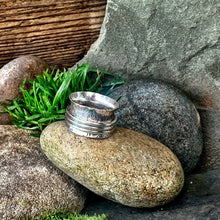 Load image into Gallery viewer, Unisex, sterling silver, heavy, triple, spinner ring. UK size V
