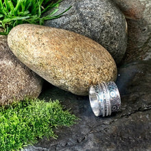 Load image into Gallery viewer, Sterling silver, spinner ring. UK size O
