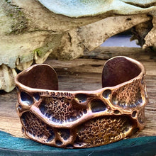Load image into Gallery viewer, Heavy copper cuff bracelet
