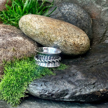 Load image into Gallery viewer, Sterling silver, spinner ring. UK size P

