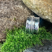 Load image into Gallery viewer, Sterling silver, spinner ring. UK size O
