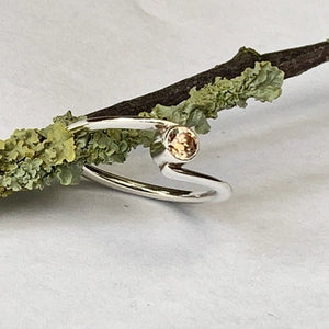 Sterling silver and champagne zirconia ring - UK size O