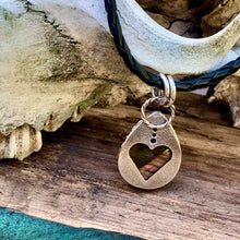 Load image into Gallery viewer, Sterling silver and Labradorite pendant necklace.
