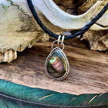 Load image into Gallery viewer, Sterling silver and Labradorite pendant necklace.
