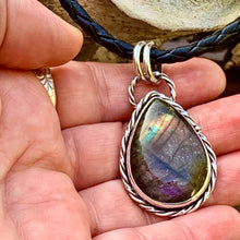 Load image into Gallery viewer, Sterling silver and Labradorite pendant necklace.
