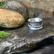 Load image into Gallery viewer, Sterling silver, spinner ring. UK size P
