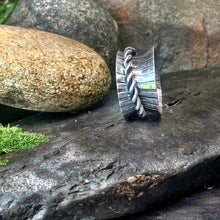 Load image into Gallery viewer, Sterling silver, spinner ring. UK size P
